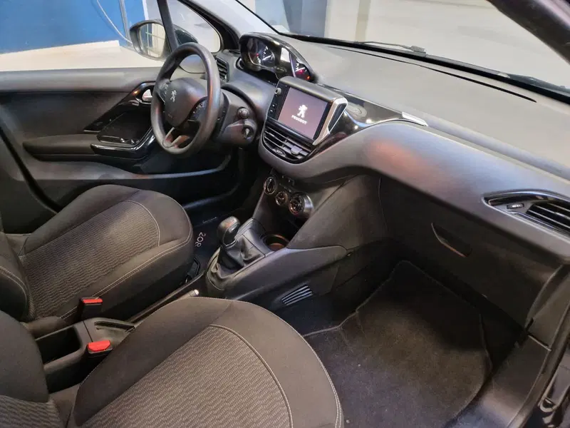 Peugeot 208 usata a Varese (8)