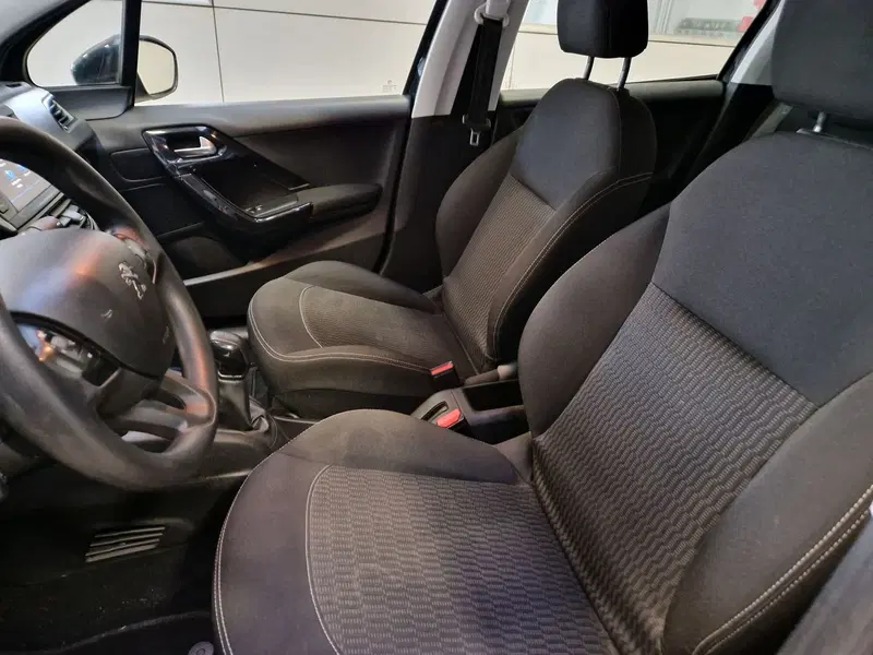 Peugeot 208 usata a Varese (9)