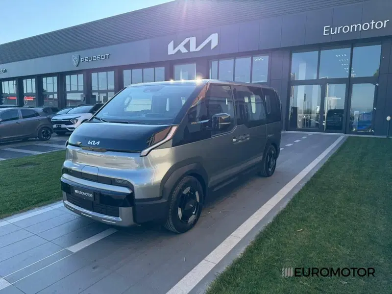 Kia PV5 nuova a Bari