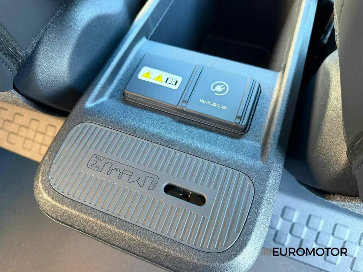 Kia PV5 nuova a Bari (14)
