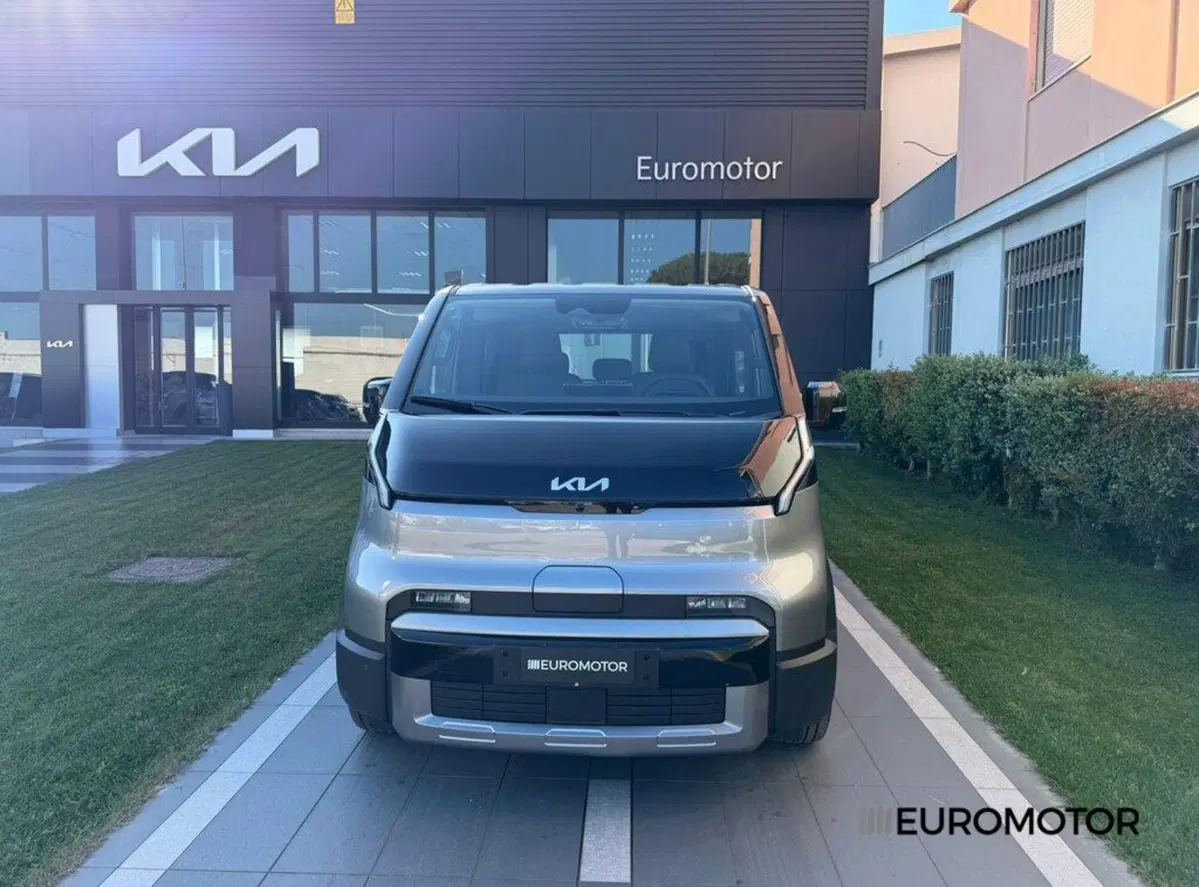 Kia PV5 nuova a Bari (2)