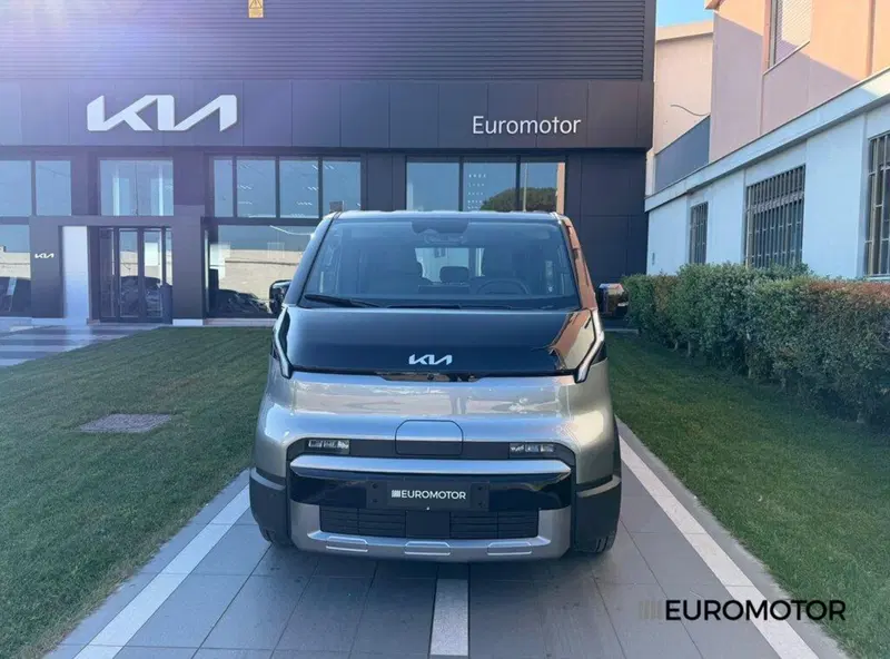 Kia PV5 nuova a Bari (2)