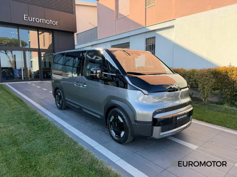 Kia PV5 nuova a Bari (3)