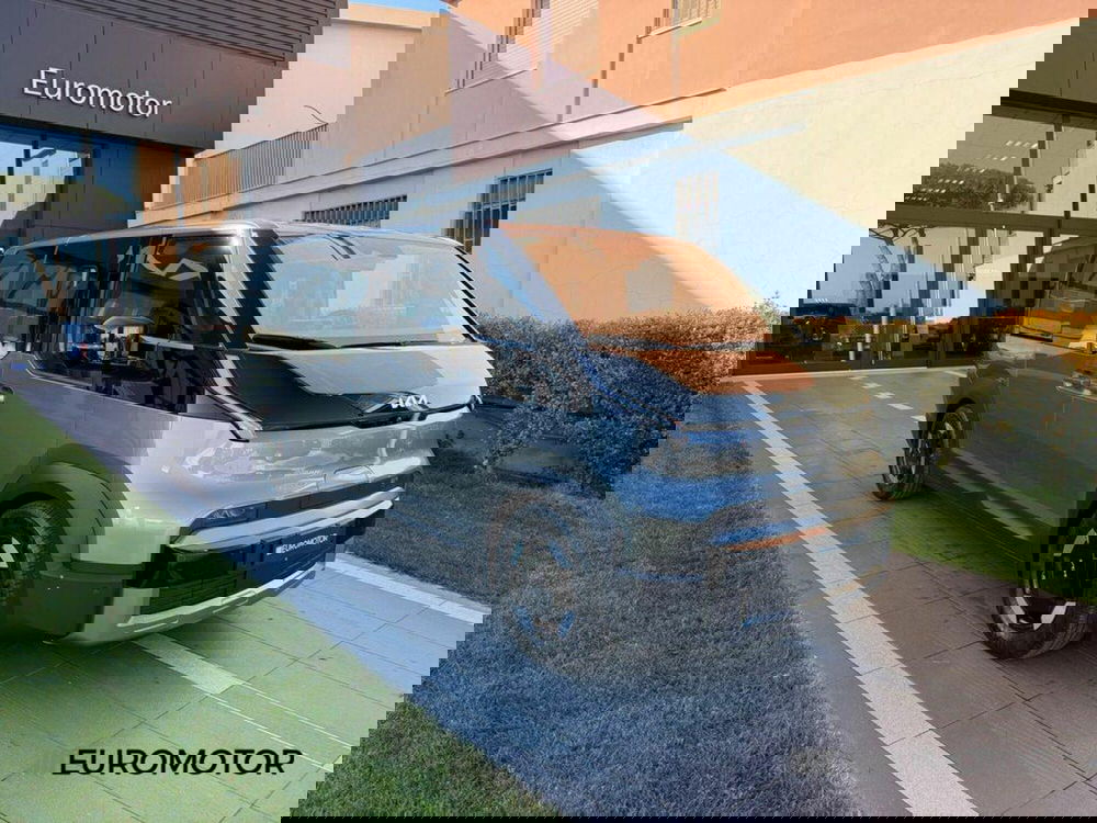 Kia PV5 nuova a Bari (3)