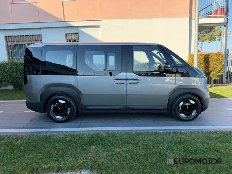 Kia PV5 nuova a Bari (4)