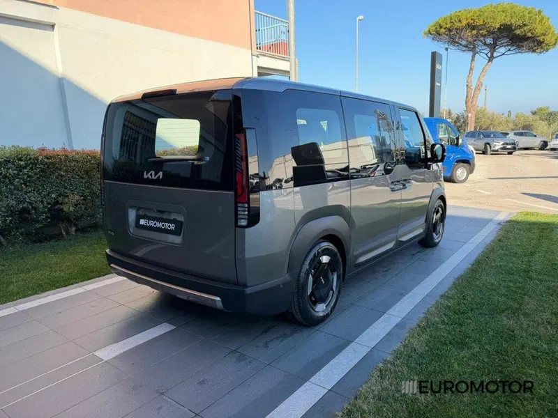 Kia PV5 nuova a Bari (5)