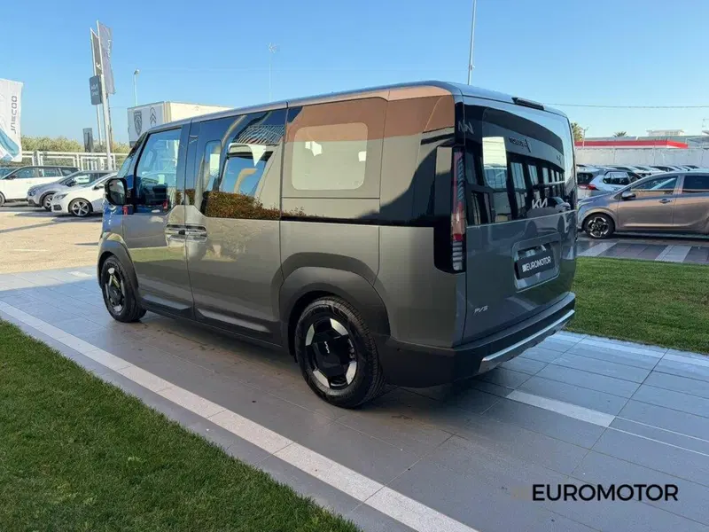 Kia PV5 nuova a Bari (7)