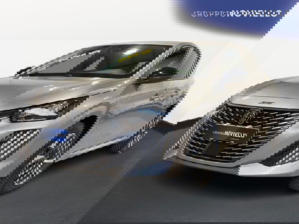 Peugeot 208 nuova a Salerno