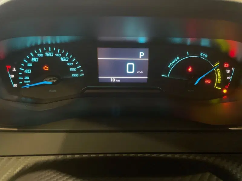 Peugeot 208 nuova a Salerno (12)