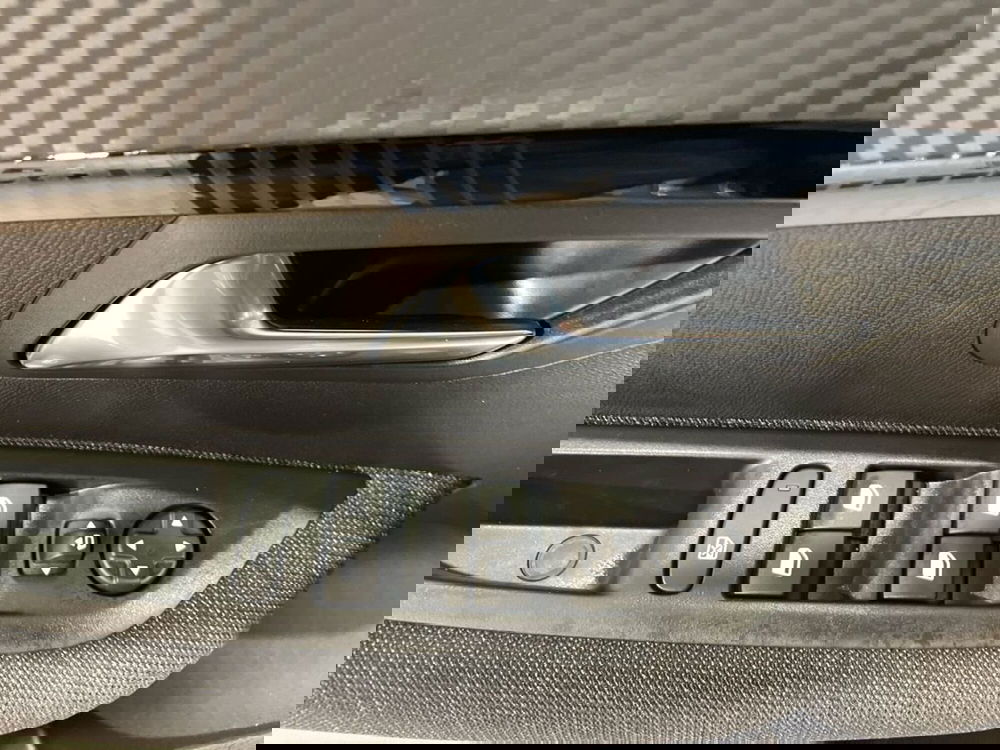 Peugeot 208 nuova a Salerno (13)