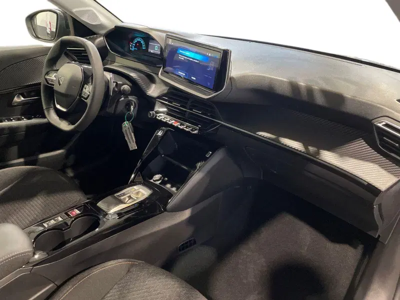Peugeot 208 nuova a Salerno (15)