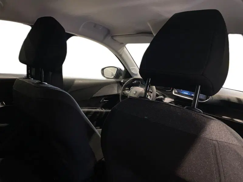 Peugeot 208 nuova a Salerno (17)