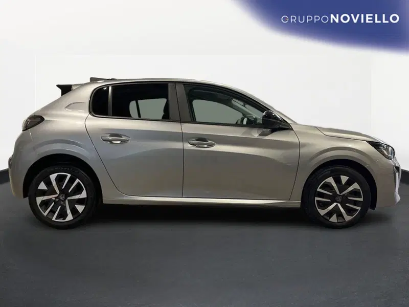 Peugeot 208 nuova a Salerno (3)