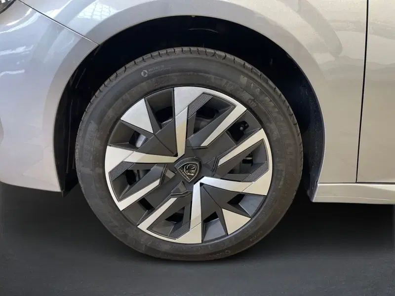 Peugeot 208 nuova a Salerno (8)