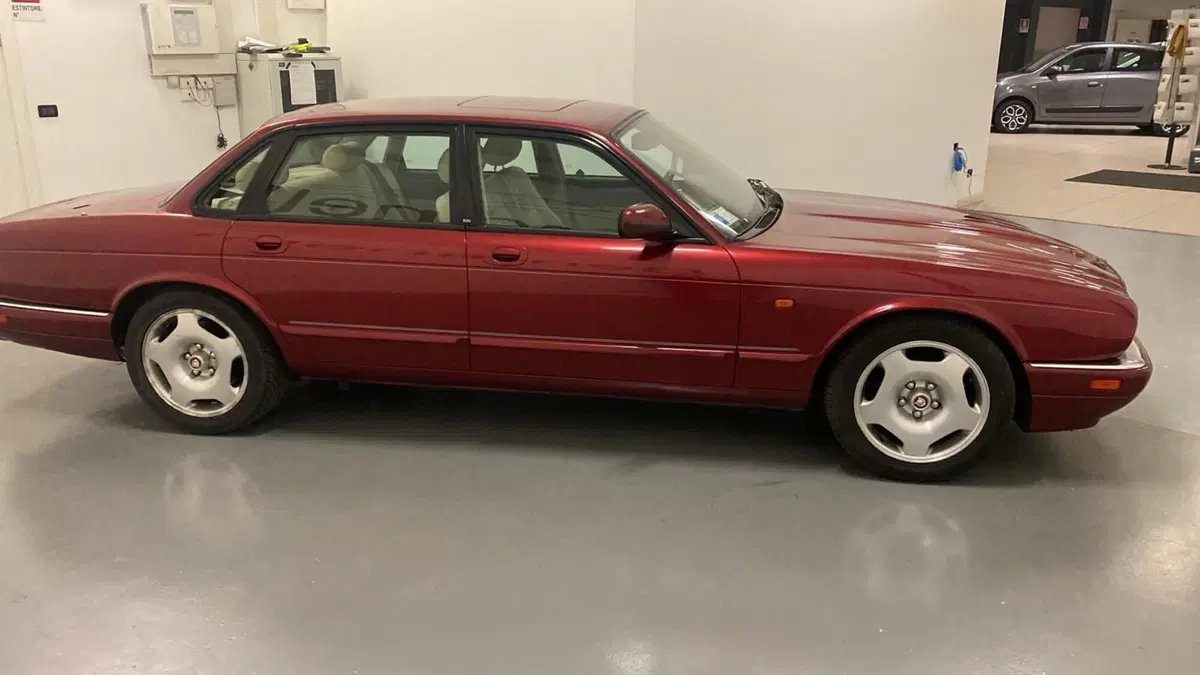 Jaguar XJ usata a Verona (2)