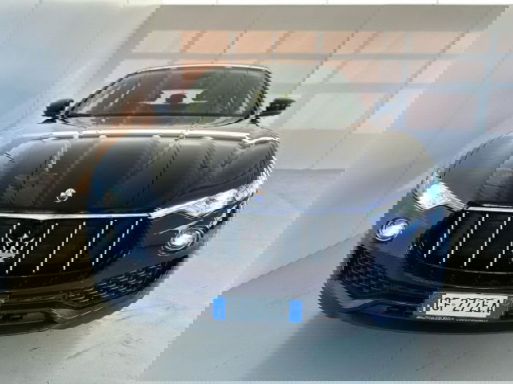 Maserati Levante usata a Modena (13)