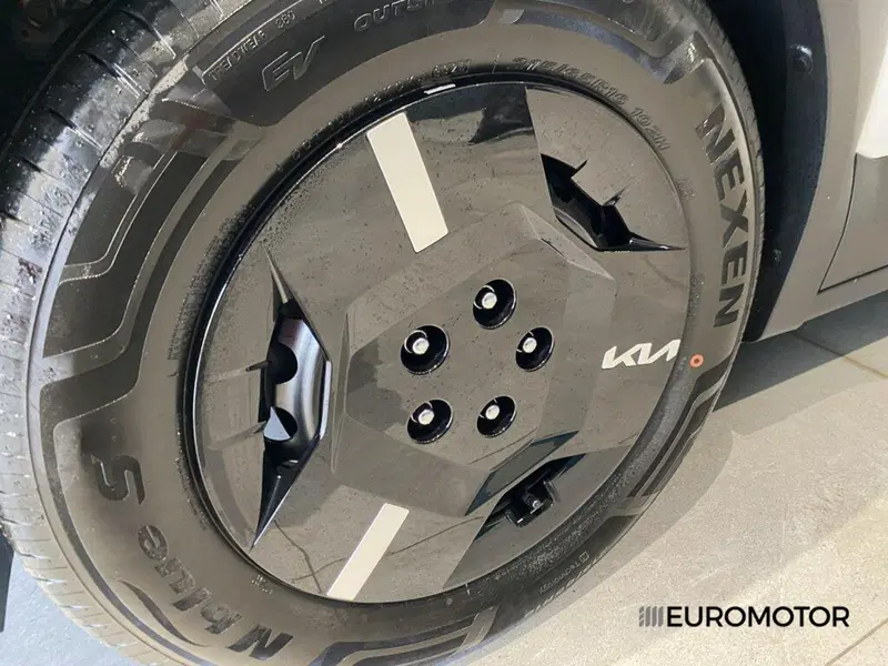 Kia PV5 nuova a Bari (12)