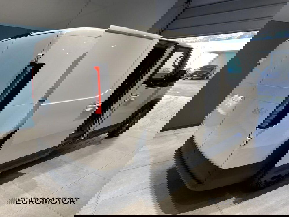 Kia PV5 nuova a Bari (13)