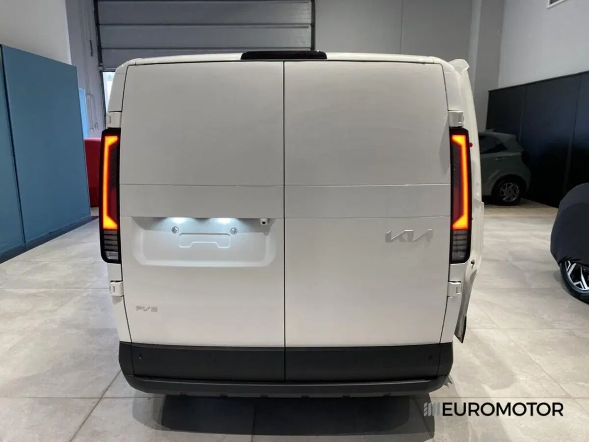 Kia PV5 nuova a Bari (14)