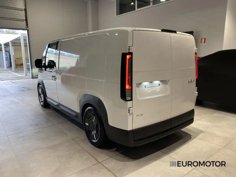 Kia PV5 nuova a Bari (15)