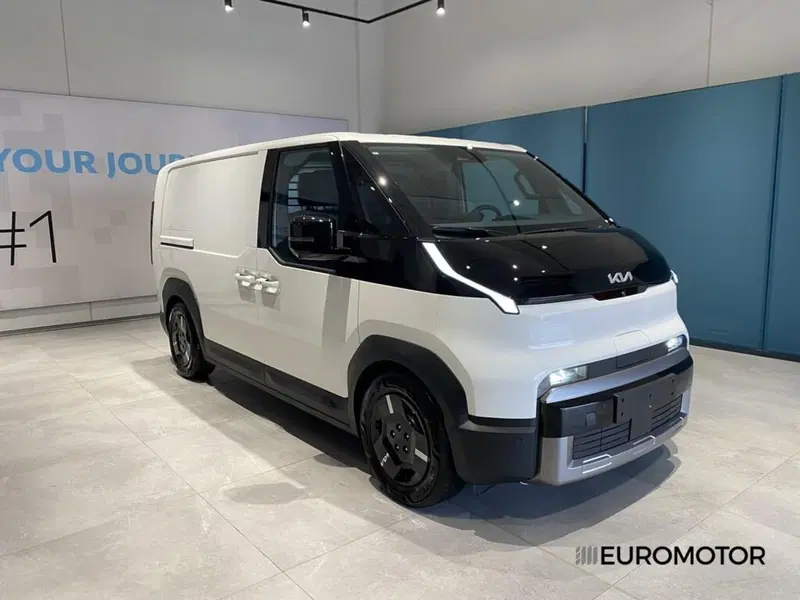 Kia PV5 nuova a Bari (3)