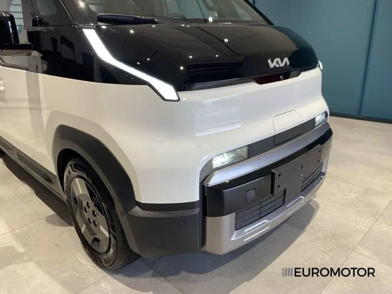 Kia PV5 nuova a Bari (4)
