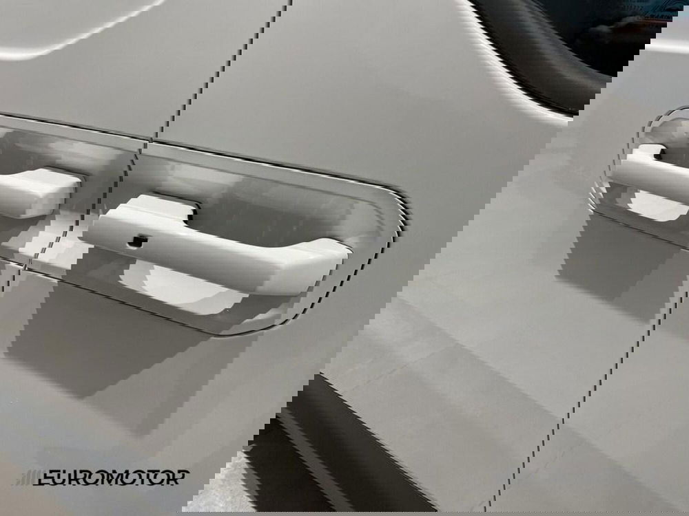 Kia PV5 nuova a Bari (8)