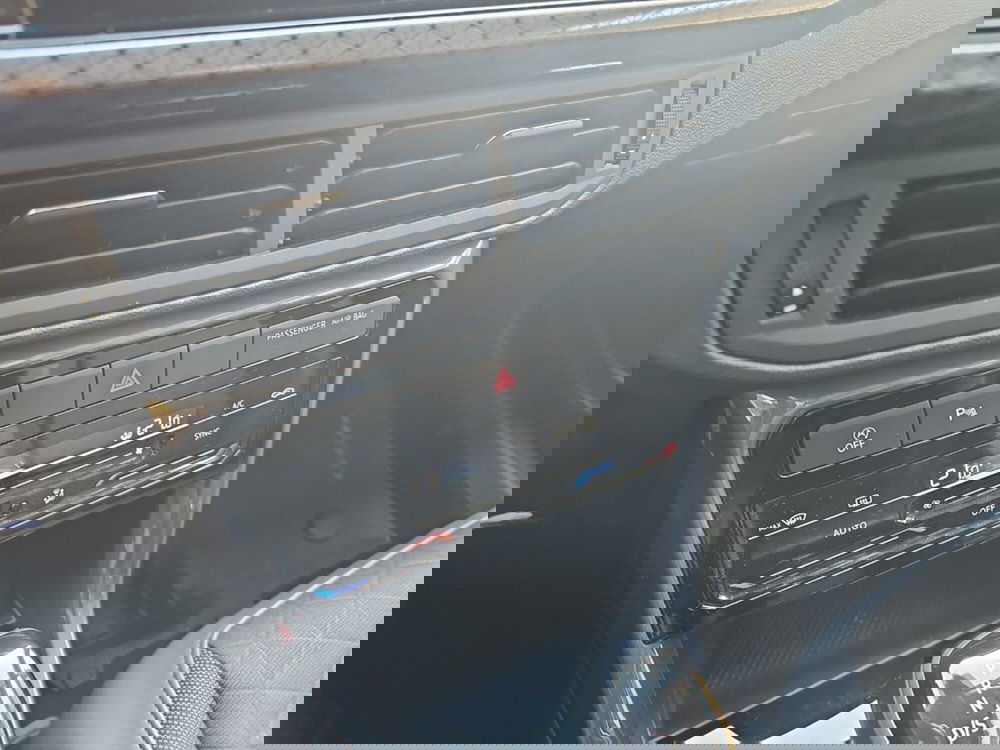 Volkswagen T-Cross usata a Lecco (13)