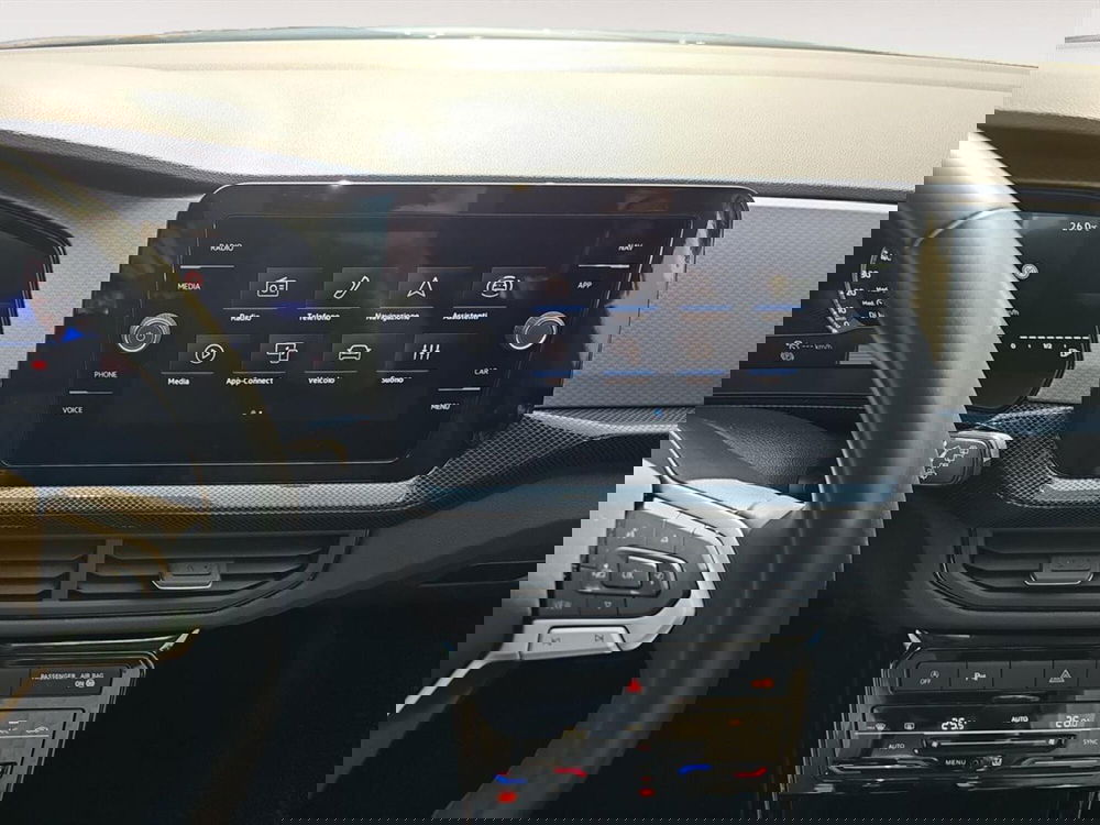 Volkswagen T-Cross usata a Lecco (10)