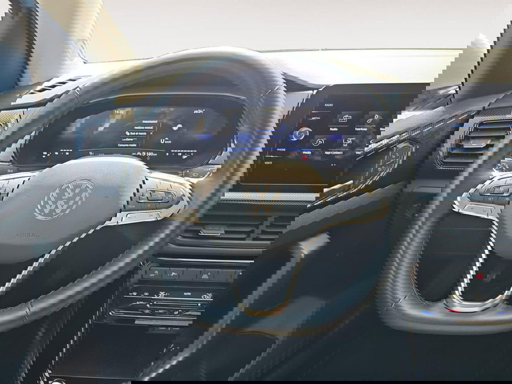 Volkswagen T-Cross usata a Lecco (12)