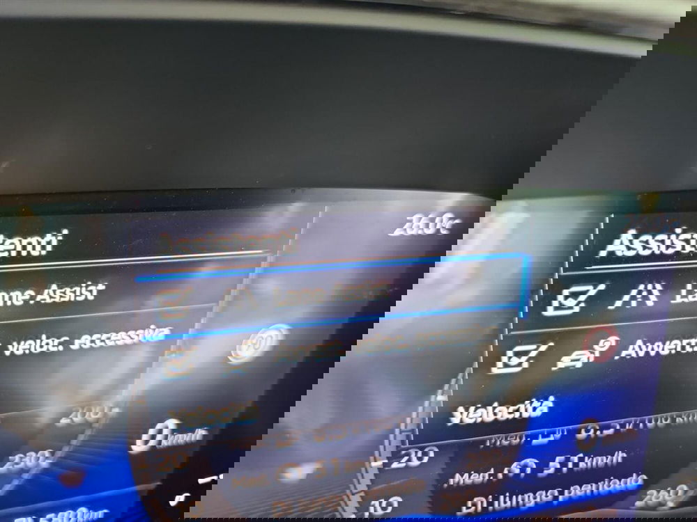 Volkswagen T-Cross usata a Lecco (18)