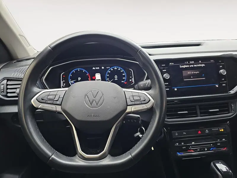 Volkswagen T-Cross usata a Lecco (11)