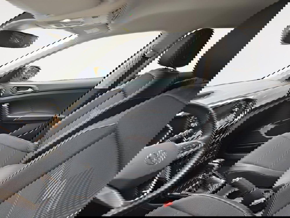 Volkswagen T-Cross usata a Lecco (13)