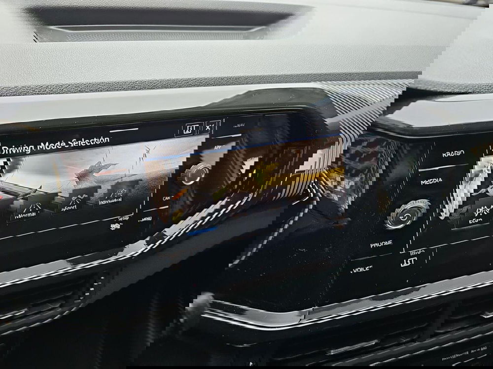 Volkswagen T-Cross usata a Lecco (19)