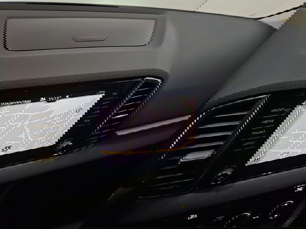Skoda Karoq usata a Lecco (18)