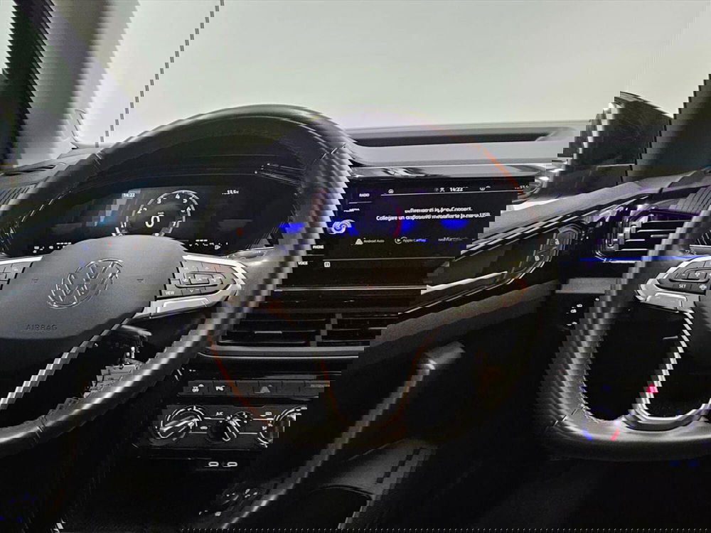 Volkswagen T-Cross usata a Lecco (12)