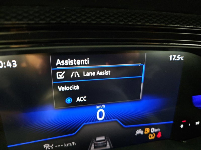 Volkswagen Taigo usata a Lecco (17)