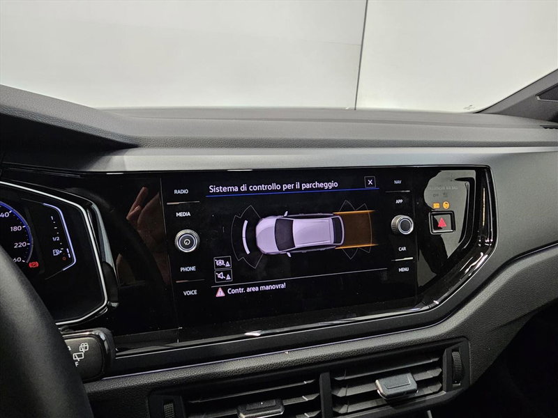 Volkswagen Taigo usata a Lecco (11)