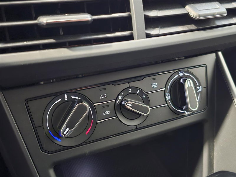 Volkswagen Taigo usata a Lecco (14)