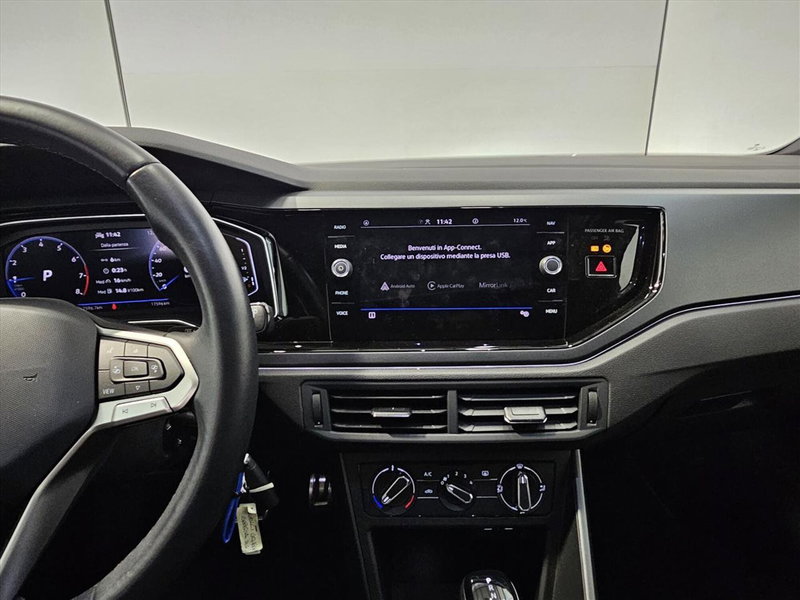 Volkswagen Taigo usata a Lecco (8)