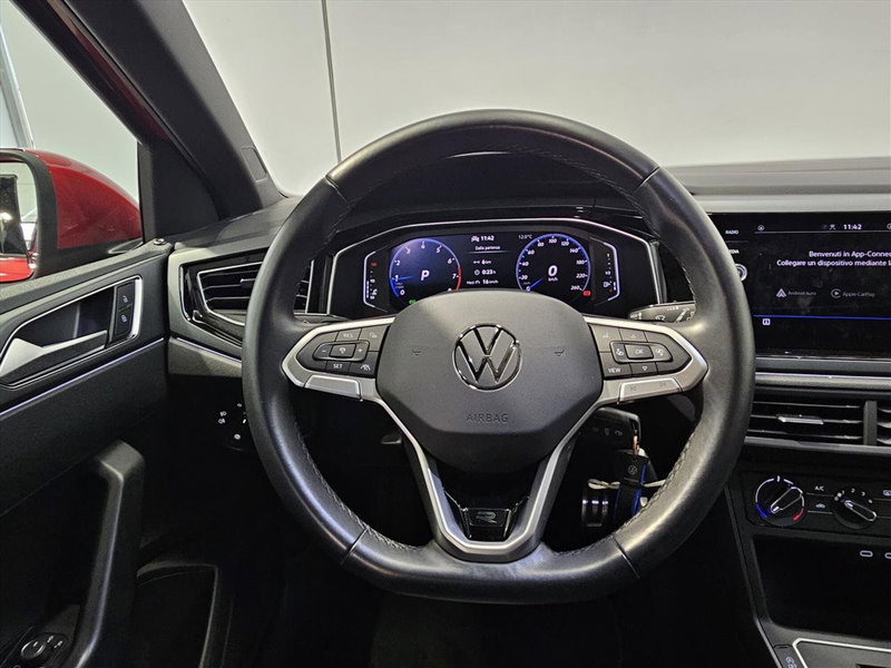 Volkswagen Taigo usata a Lecco (9)