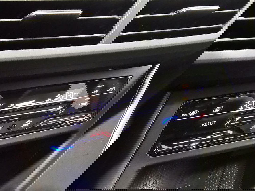 Volkswagen Taigo usata a Lecco (19)