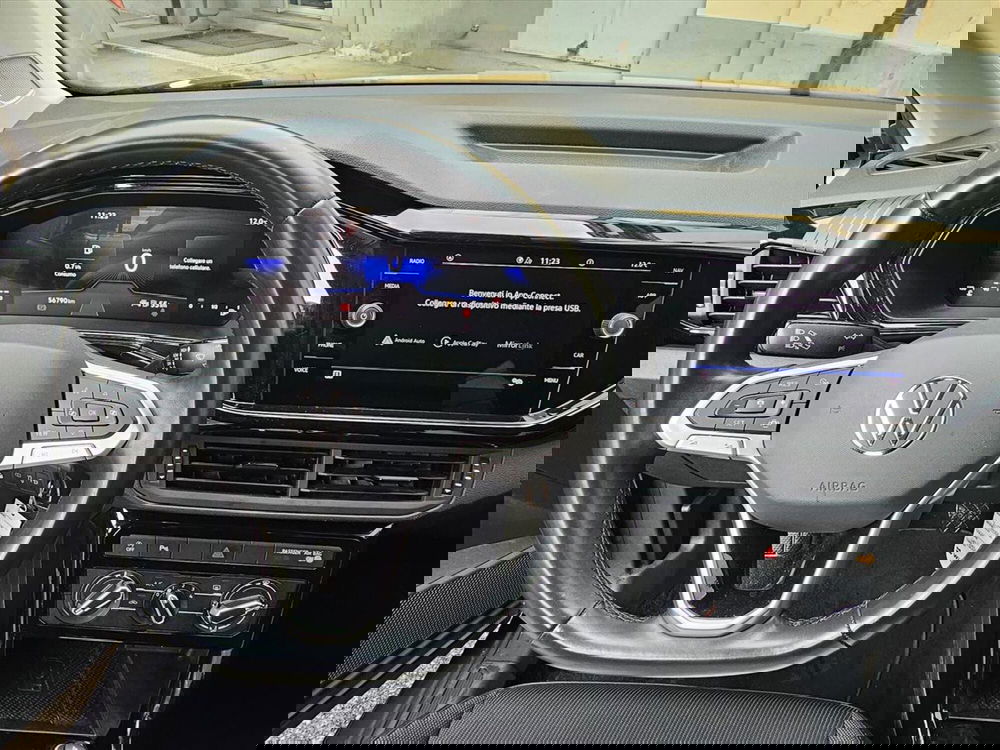 Volkswagen T-Cross usata a Lecco (8)