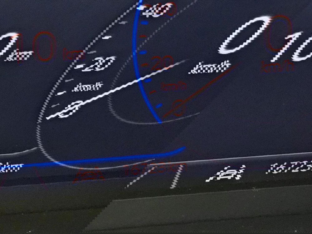 Volkswagen T-Roc usata a Lecco (12)