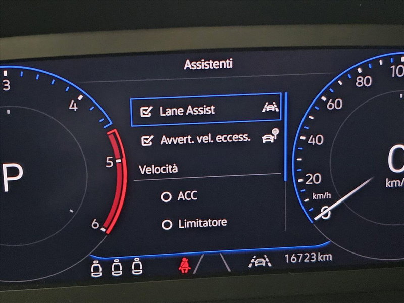 Volkswagen T-Roc usata a Lecco (13)