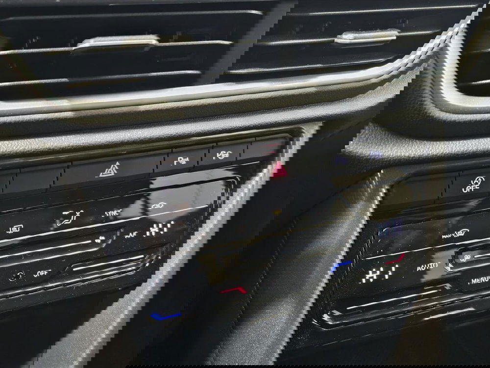 Volkswagen T-Roc usata a Lecco (14)