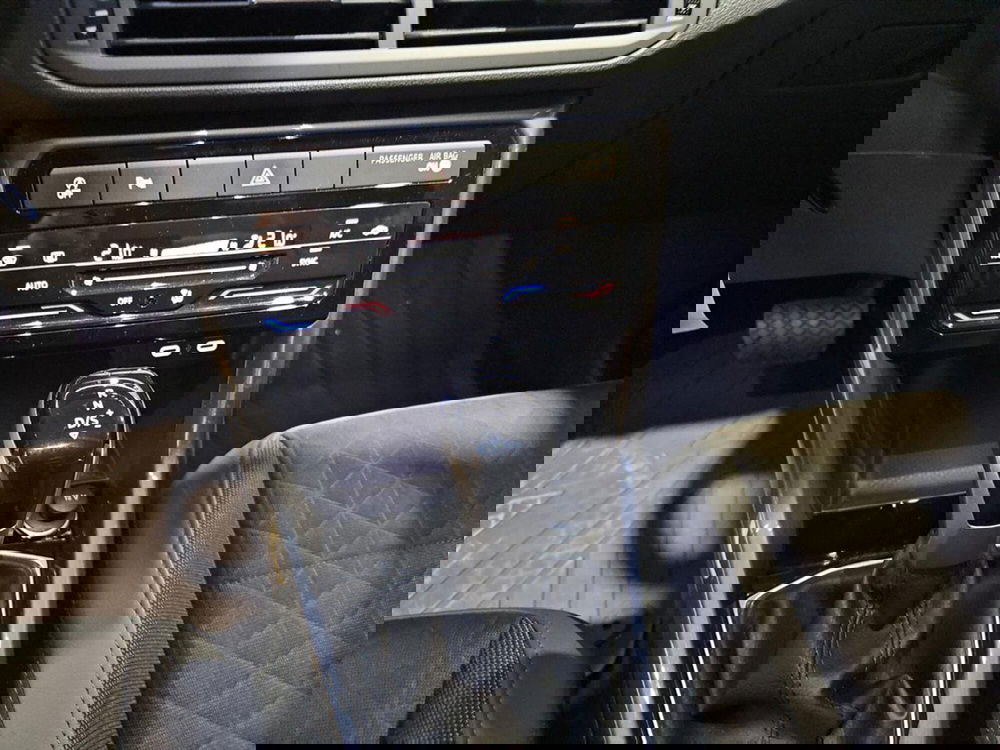 Volkswagen T-Cross usata a Lecco (12)