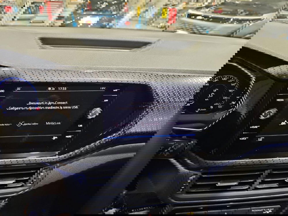 Volkswagen T-Cross usata a Lecco (14)