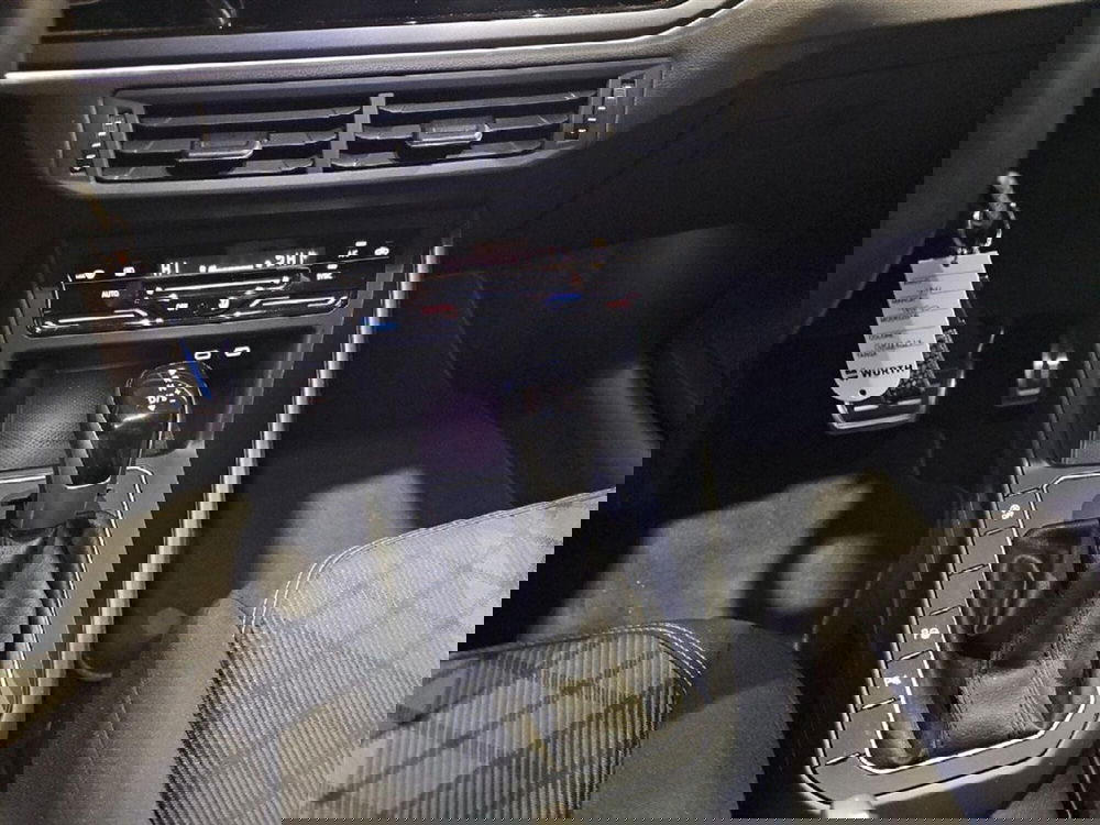 Volkswagen Taigo usata a Lecco (12)