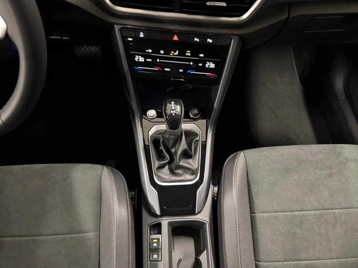 Volkswagen T-Roc nuova a Lecco (11)